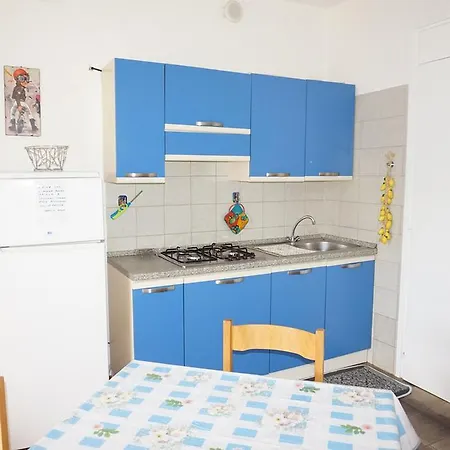 App. Con Piscina Condominiale Ginestrino B24